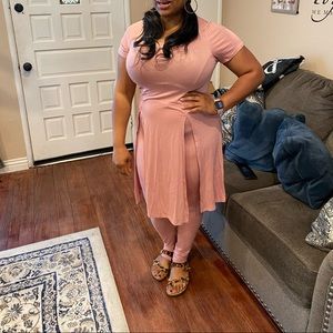 This set is perfect for a casual summer day outing